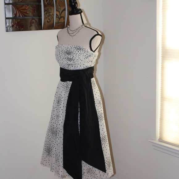 BCBGMAXAZRIA, Tulle Tea Length Midi Dress - Picture 3 of 11